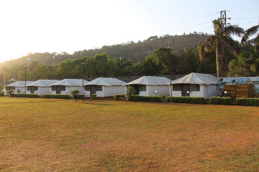 Whispering Woods Resort Lonavala Kültér fotó