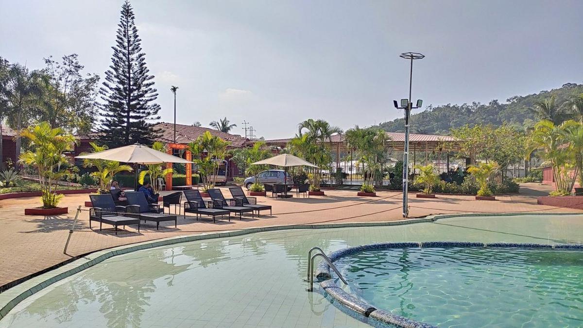 Whispering Woods Resort Lonavala Kültér fotó