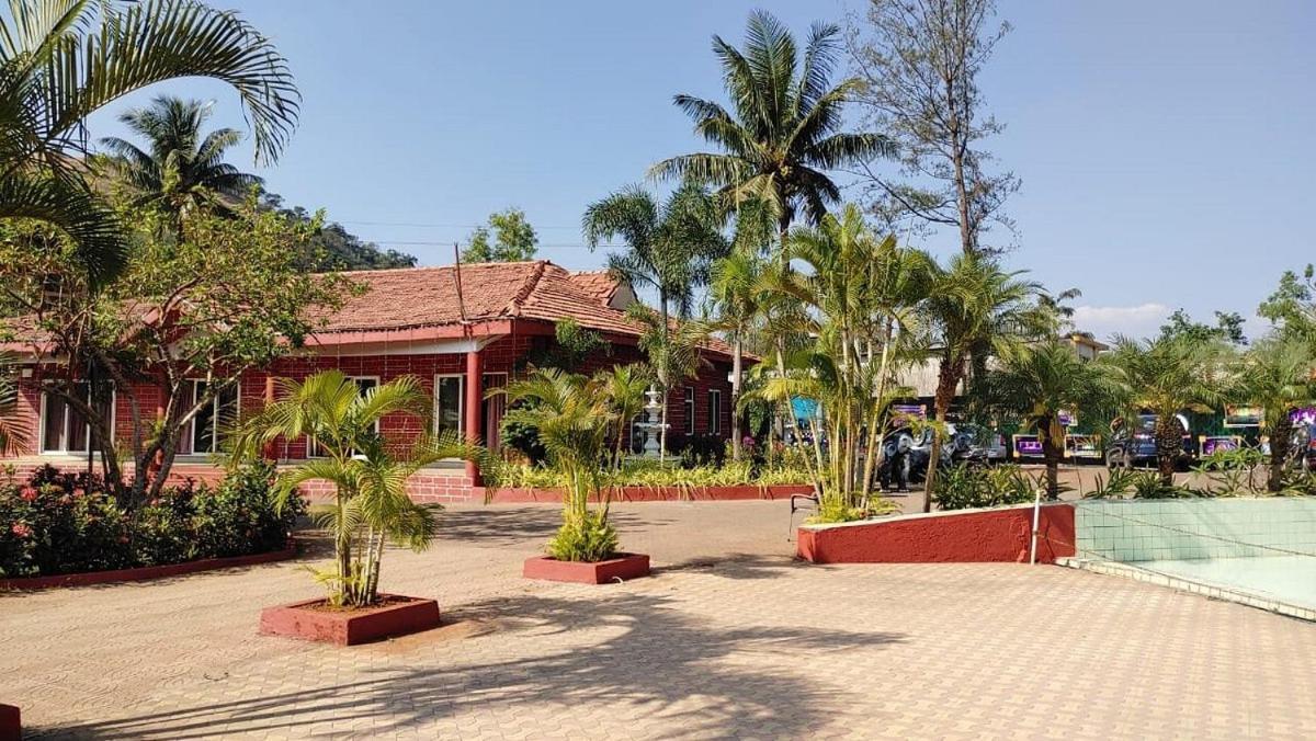Whispering Woods Resort Lonavala Kültér fotó