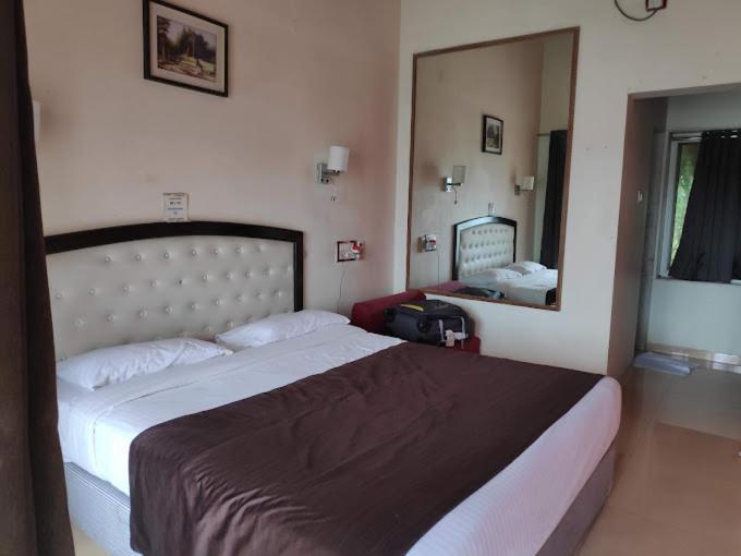 Whispering Woods Resort Lonavala Kültér fotó